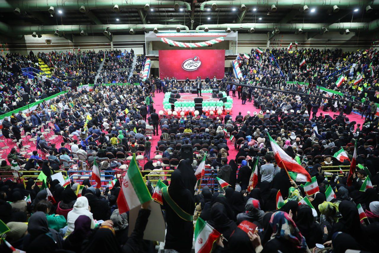 حضور قالیباف در جشن «من انقلابی‌ام» 