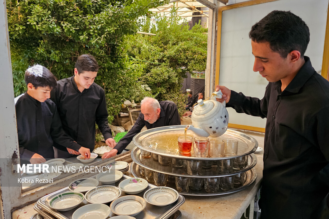 روضه‌خوانی سنتی در خانه نوغانی‌های مشهد