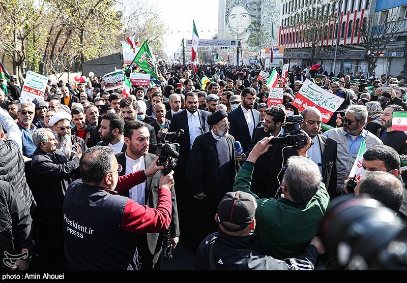 حضور رئیس جمهور در راهپیمایی ۲۲ بهمن 