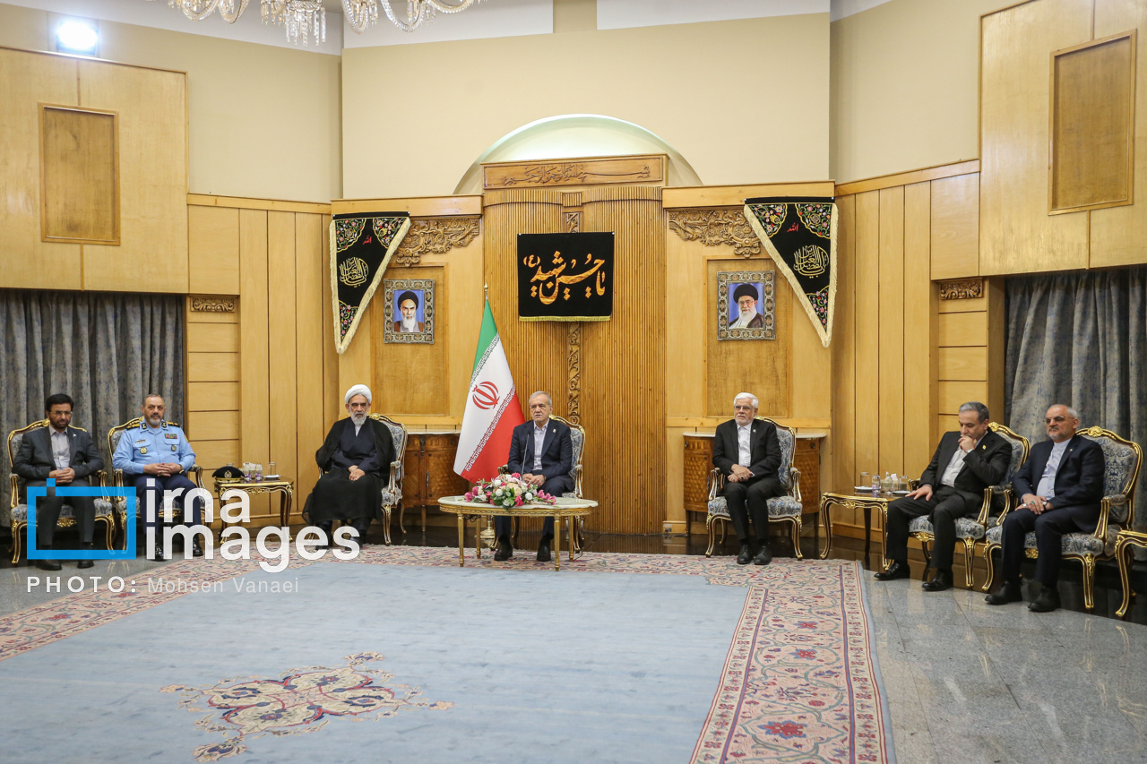 تصاویر بدرقه رئیس‌جمهور در سفر به پاکستان