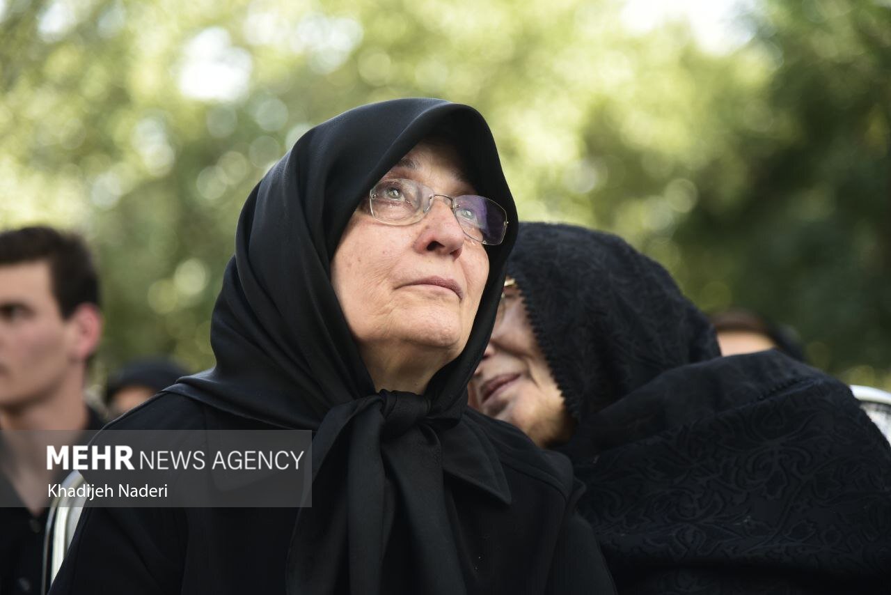 مراسم تشییع پیکر استاد «محمود فرشچیان» در اصفهان