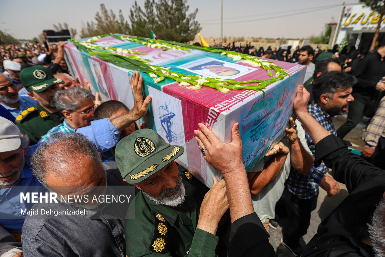 تشییع پیکر دانشمند هسته‌ای شهید اکبر مطلبی‌زاده