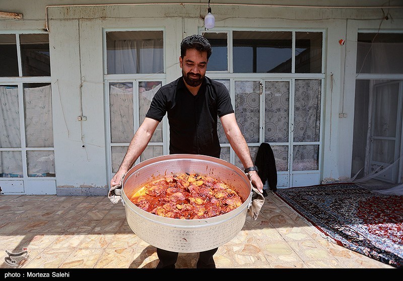 آیین سنتی توزیع نذری در روستای بارچان-اصفهان