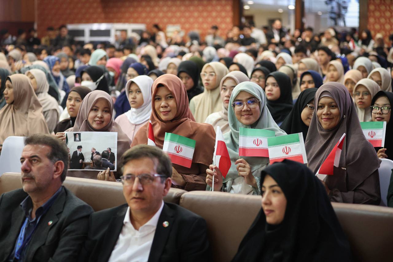 حضور قالیباف در جمع دانشجویان دانشگاه هدایةالله جاکارتا