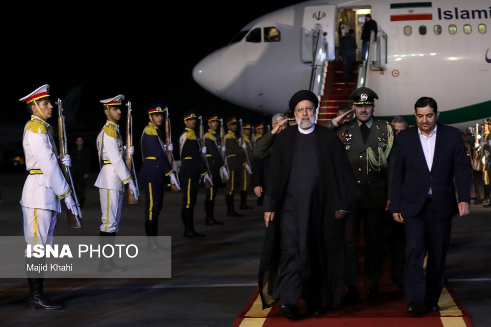 استقبال از رئیس جمهور در بازگشت از اندونزی