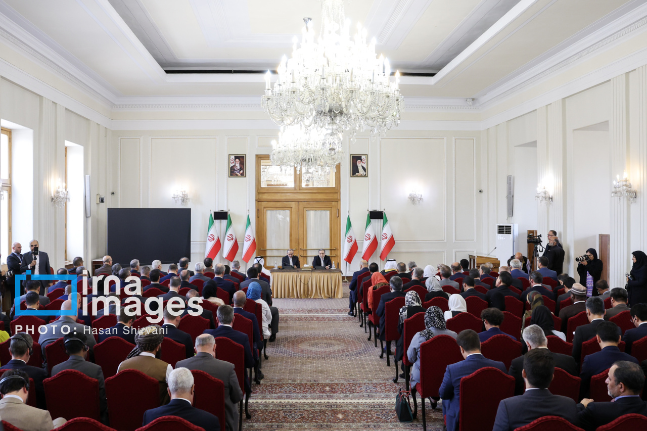 نشست وزیر امورخارجه با سفرای کشور های خارجی