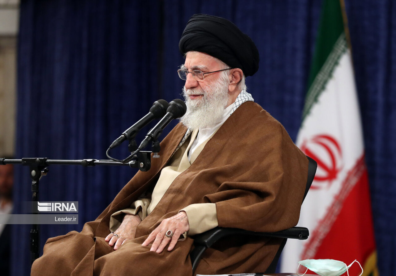 دیدار دست‌اندرکاران کنگره شهدای لرستان با رهبر انقلاب