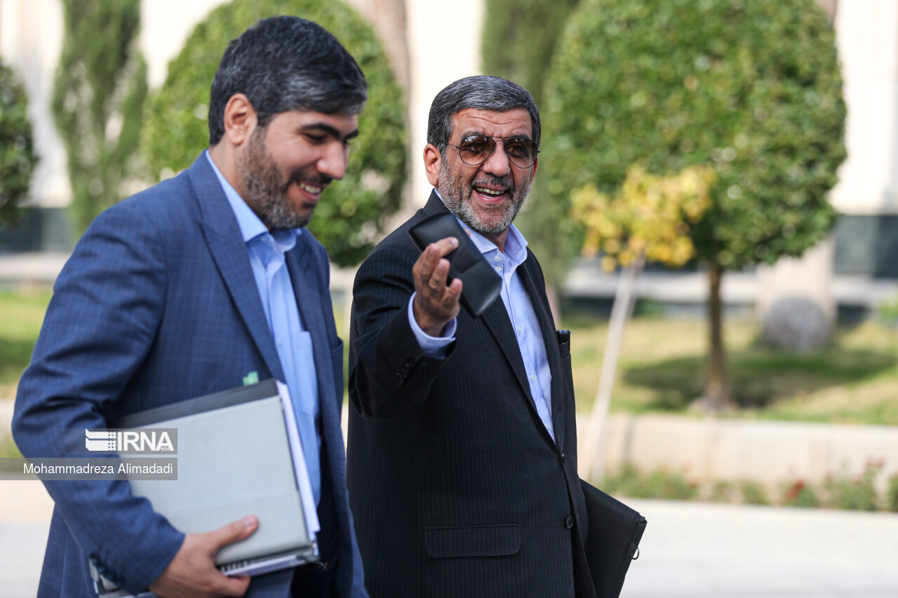 ‌‌اعضای هیأت دولت در جمع خبرنگاران