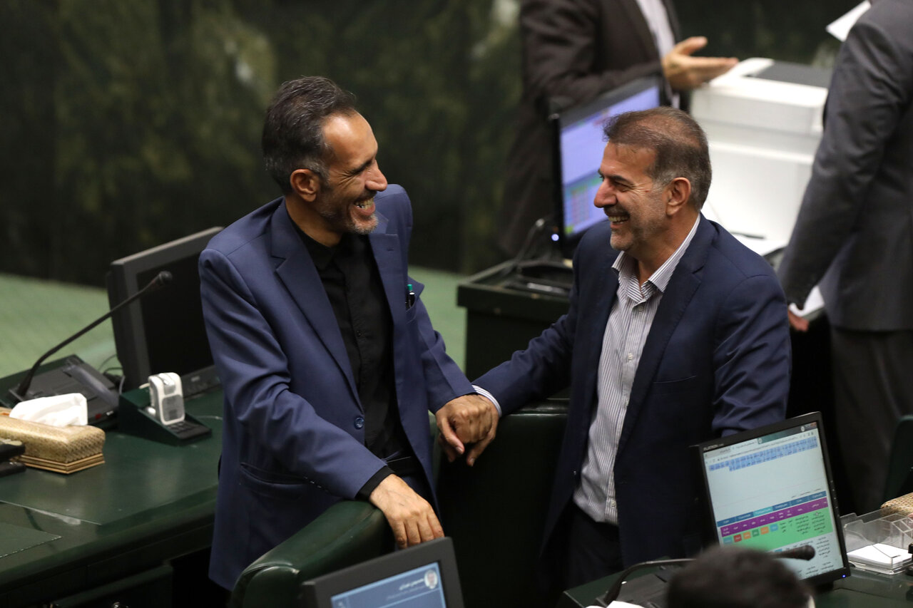 حضور وزیر ارشاد در مجلس