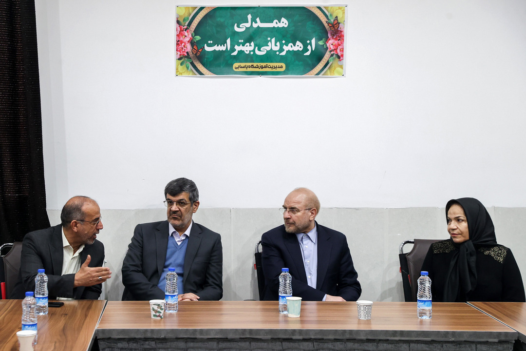  افتتاح دو مجموعه آموزشی در میبد و اردکان با حضور قالیباف 