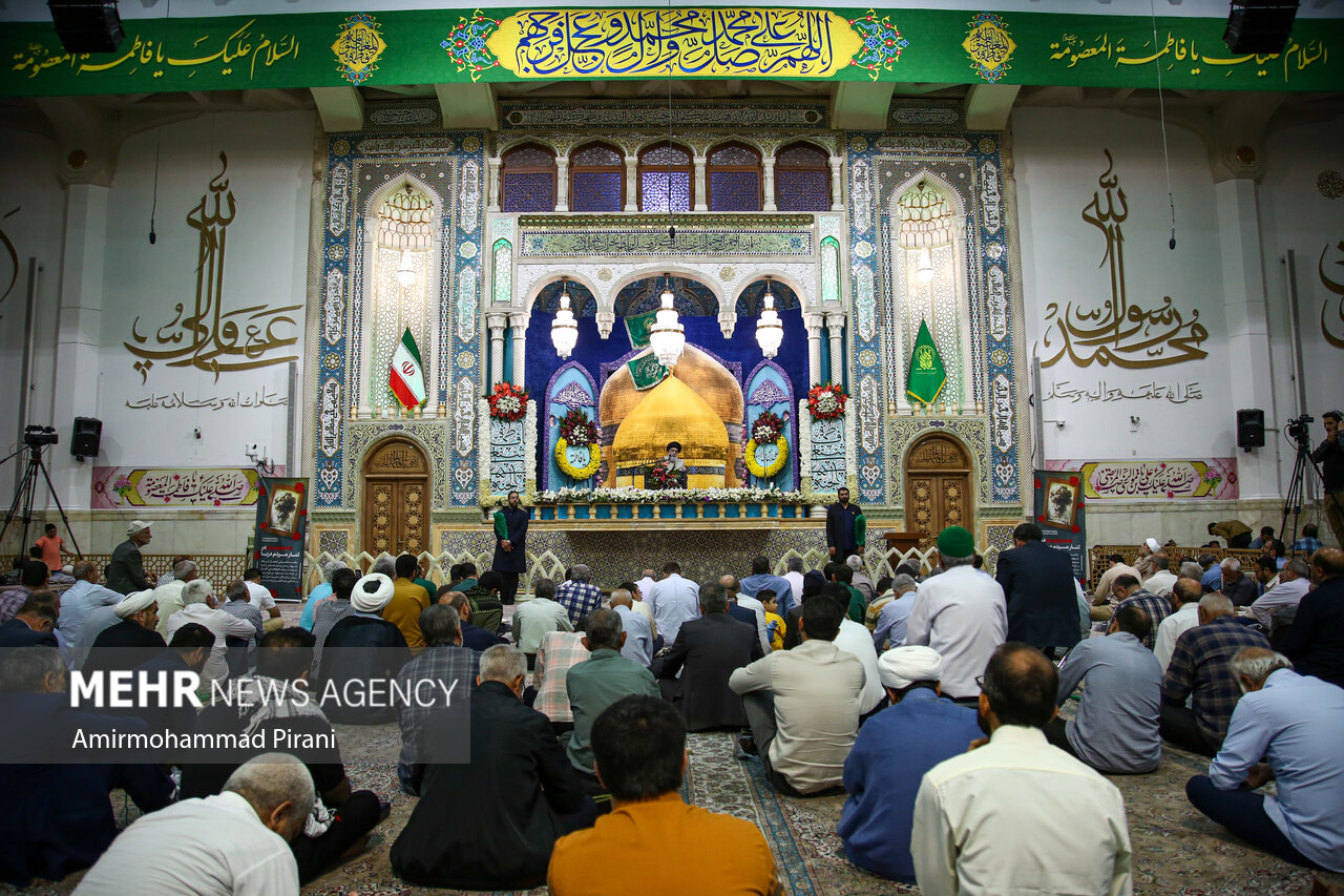 بزرگداشت جان باختگان حادثه بندر شهید رجایی در حرم بانوی کرامت