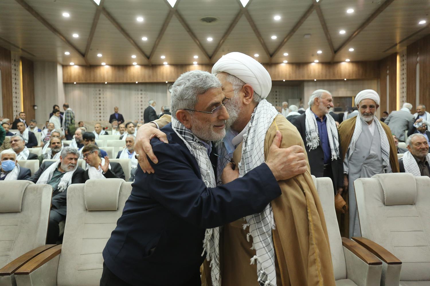 حضور سردار قاآنی و قالیباف در جمع «یاران خراسانی»