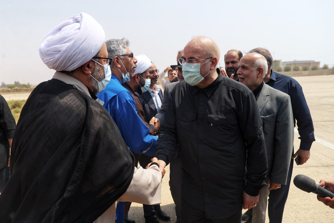 نشست قالیباف با جمعی از مدیران محلی، روحانیون و معتمدین بندر دیلم