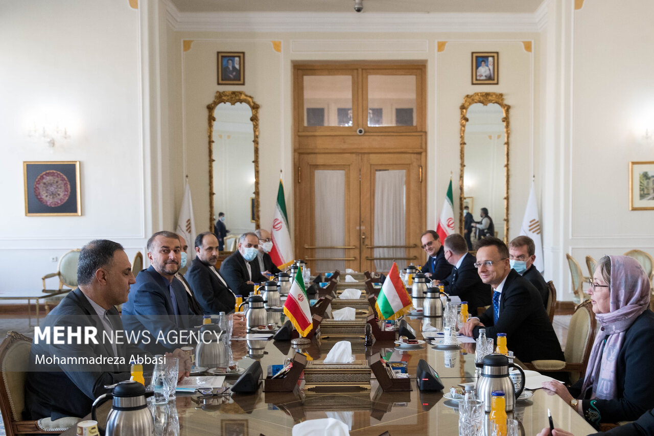 دیدار وزرای خارجه مجارستان و ایران