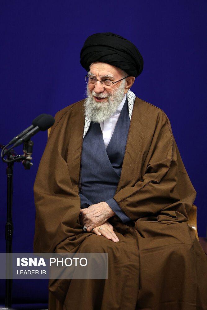 دیدار دست‌اندرکاران کنگره بین‌المللی علامه نائینی با رهبر انقلاب
