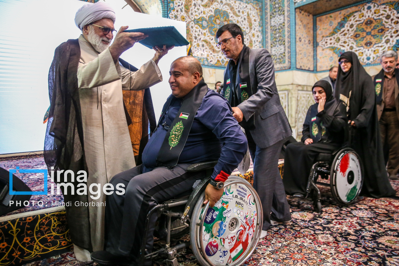 بدرقه کاروان پارالمپیک در حرم رضوی