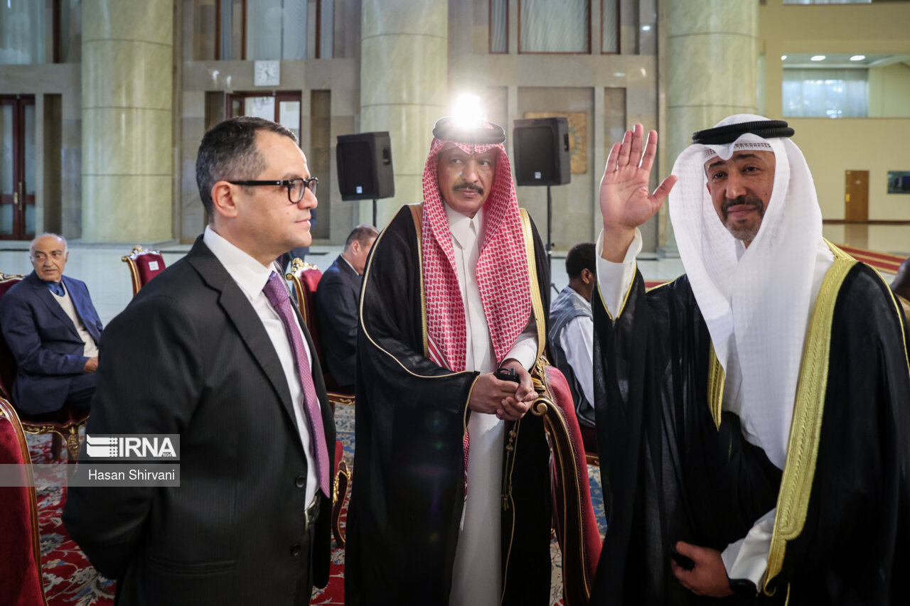 دیدار سفرا و کارداران کشورهای اسلامی با رئیس جمهور