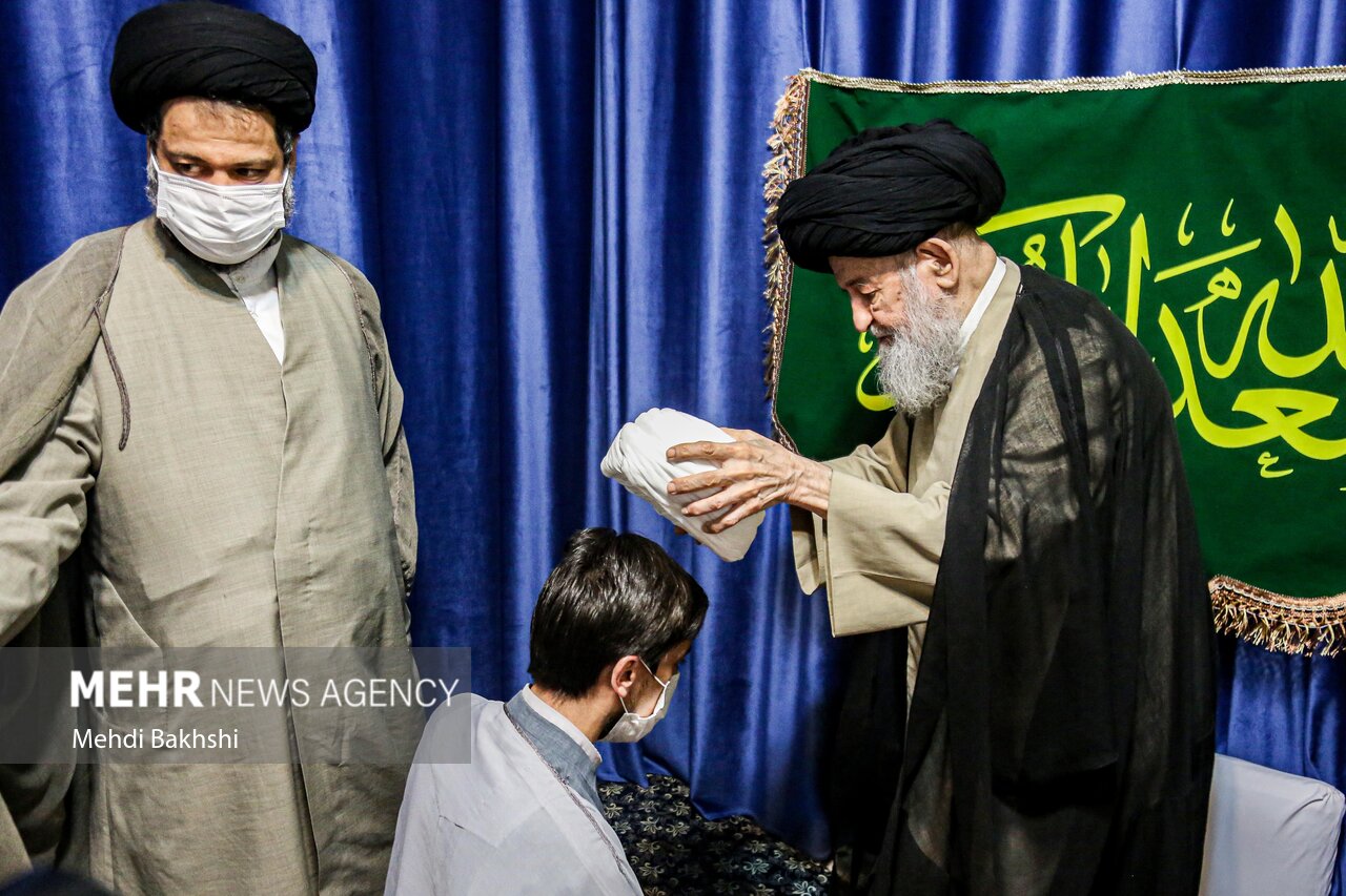 مراسم عمامه گذاری طلاب در قم