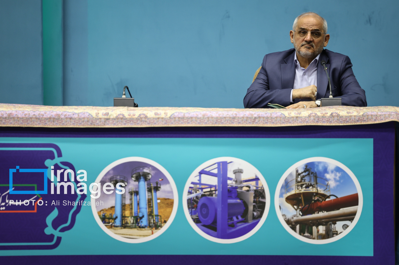 امضای قرارداد مسئولان نفتی با حضور رئیس‌جمهور