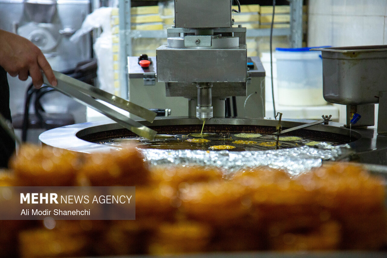 ضیافت زولبیا و بامیه در مشهد