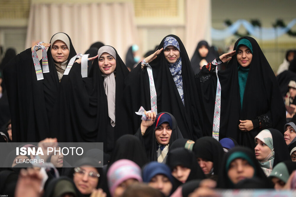  دیدار هزاران نفر از زنان و دختران با رهبر انقلاب