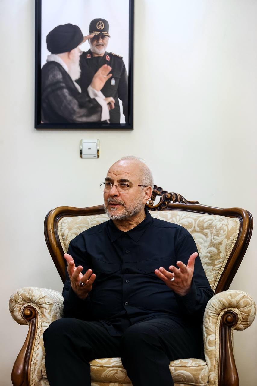 حضور قالیباف در منزل سپهبد شهید حسین سلامی