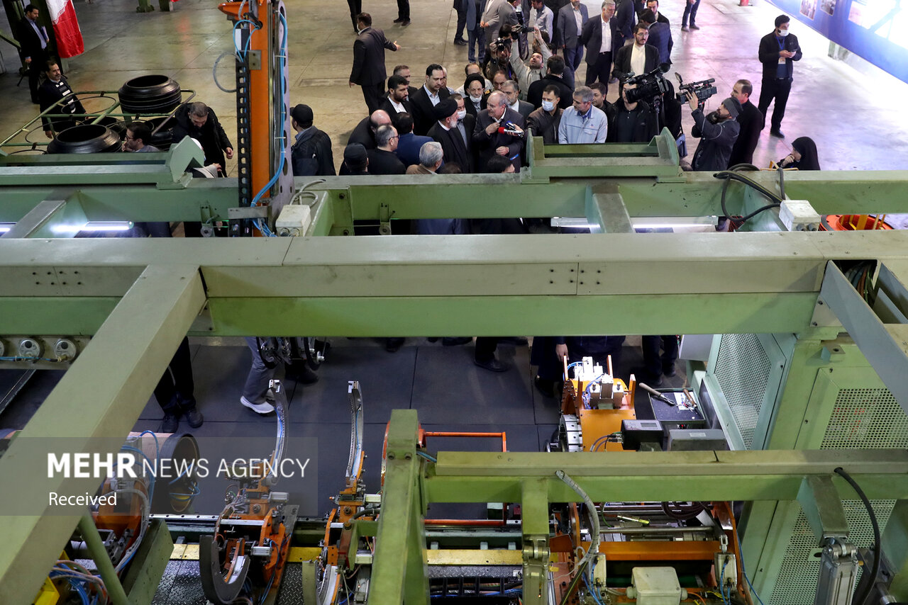 بازدید رئیسی از کارخانه کویر تایر 