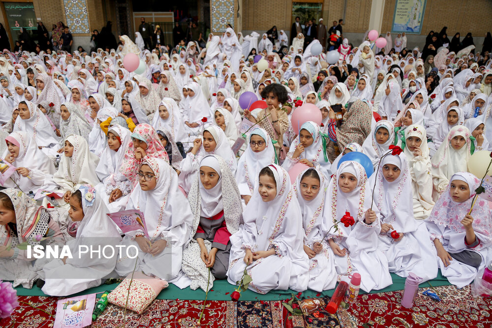 جشن تکلیف دختران در حرم مطهر بانوی