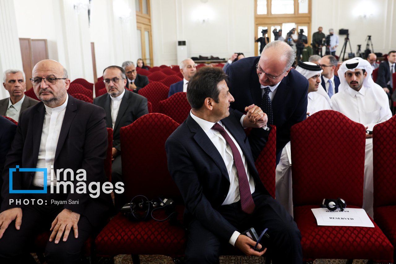 نشست سرپرست وزارت خارجه با سفرا 