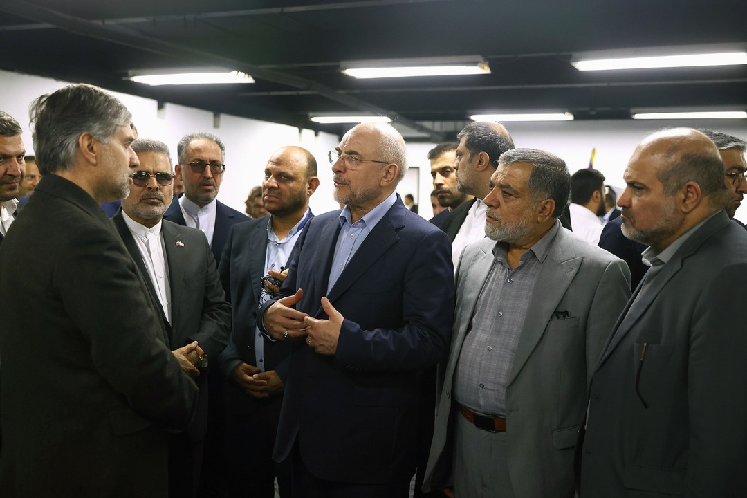 بازدید قالیباف از نمایشگاه دستاوردهای فن آوری جمهوری اسلامی در کاراکاس