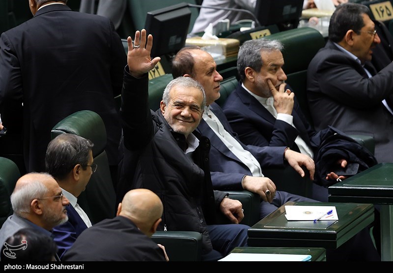 جلسه استیضاح وزیر اقتصاد با حضور رئیس جمهور