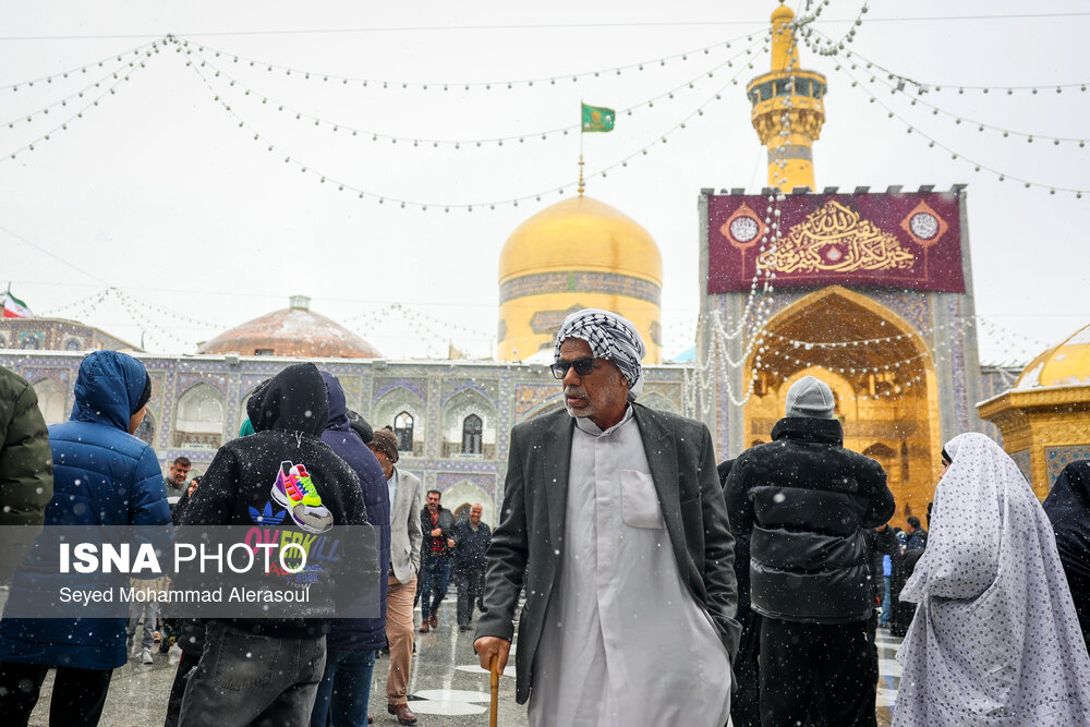 بارش برف در حرم مطهر رضوی