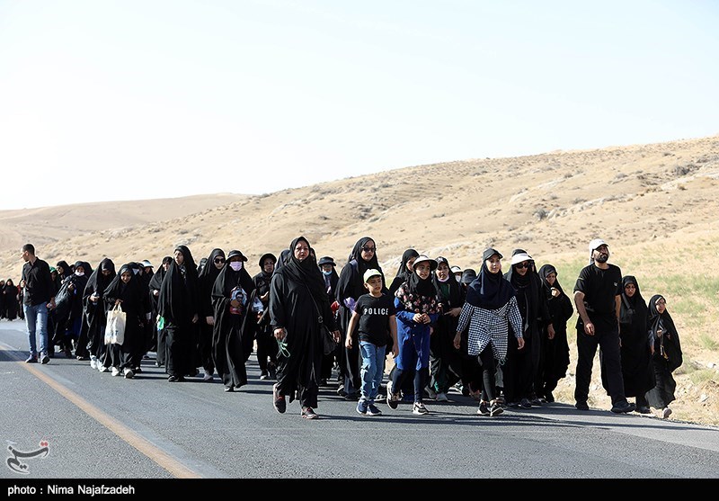 زائران پیاده امام رضا (ع)