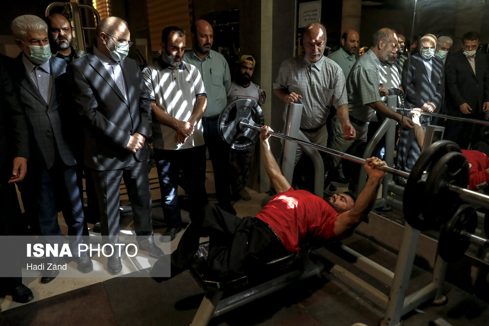 بازدید قالیباف از خیریه بهشت امام رضا (ع)