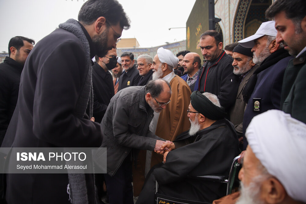 تشییع پیکر آیت‌الله امامی کاشانی در حرم مطهر رضوی