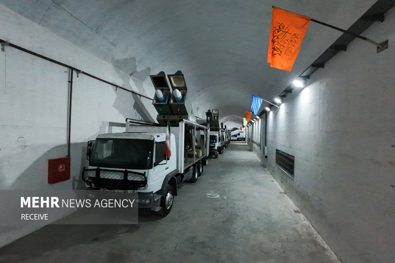 بازدید فرمانده کل سپاه از شهر زیرزمینی و شناور سپاه