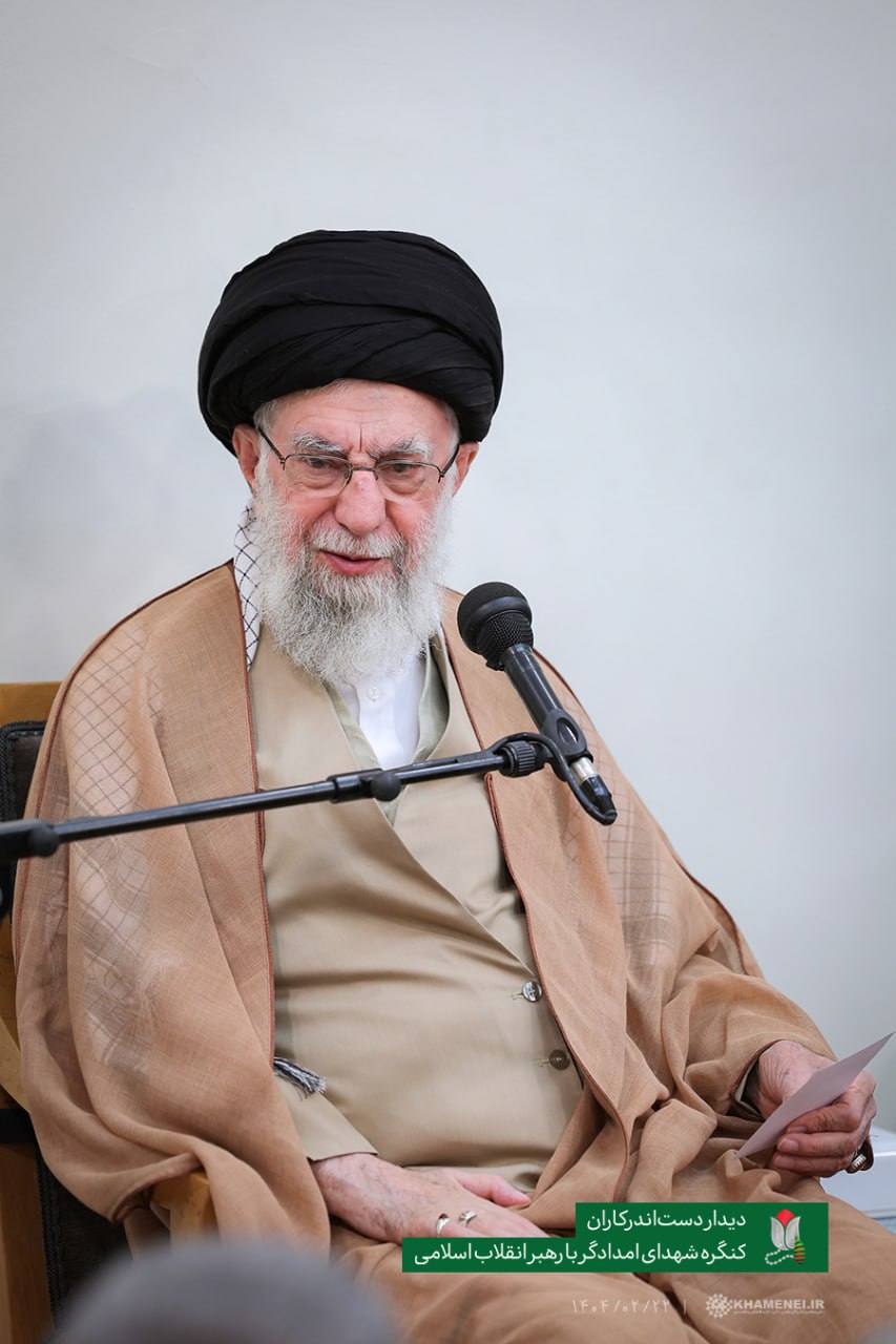 تصاویر دیدار اعضای ستاد برگزاری همایش ملّی بزرگداشت شهدای امدادگر با رهبر انقلاب