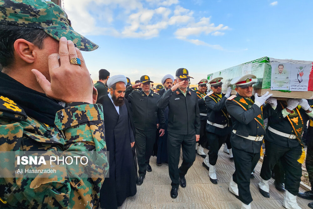 استقبال از پیکر شهید مدافع امنیت ستوان سوم هادی زارع باغبیدی در یزد