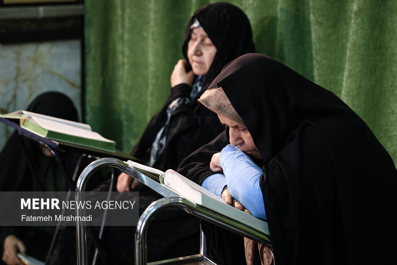 جزء خوانی قرآن کریم در حرم  عبدالعظیم 