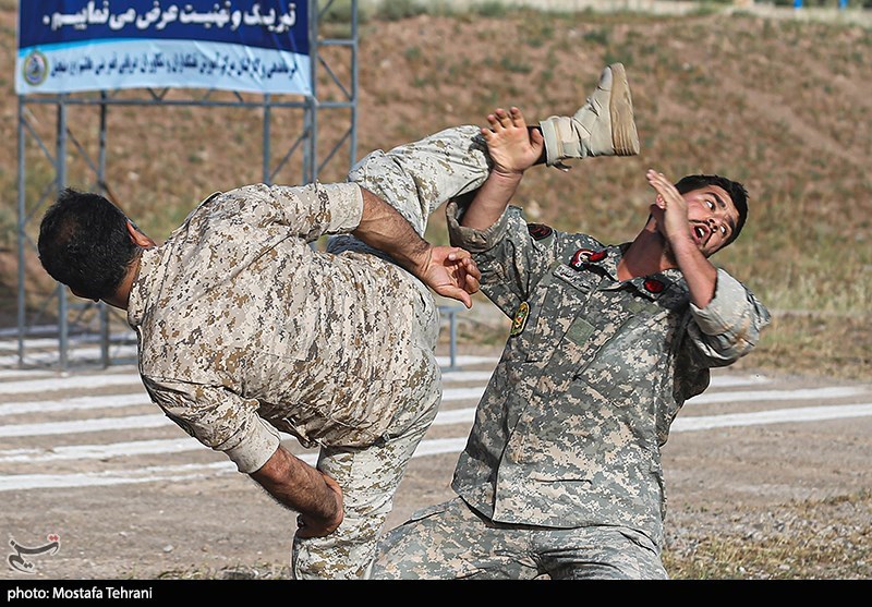 بازدید امیر ایرانی ازپادگان تکاوران نیروی دریایی ارتش