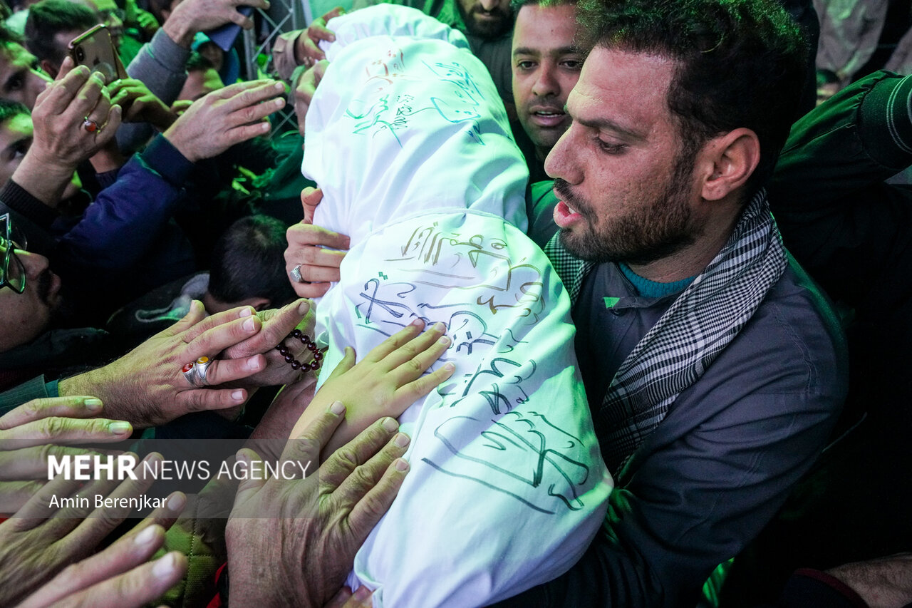 تشییع و خاکسپاری پیکر پاک شهید گمنام در بوستان نماز شیراز