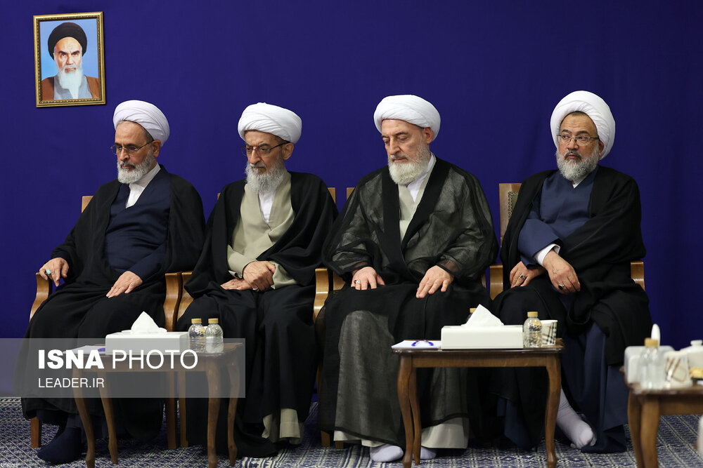 دیدار دست‌اندرکاران کنگره بین‌المللی علامه نائینی با رهبر انقلاب