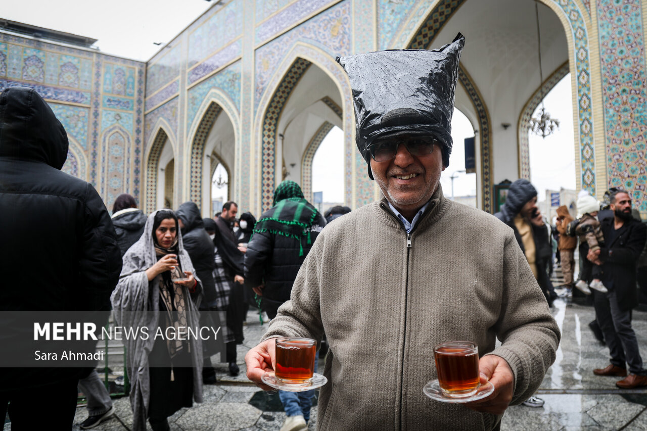  پذیرایی از زائران در چایخانه های حرم مطهر امام رضا(ع)