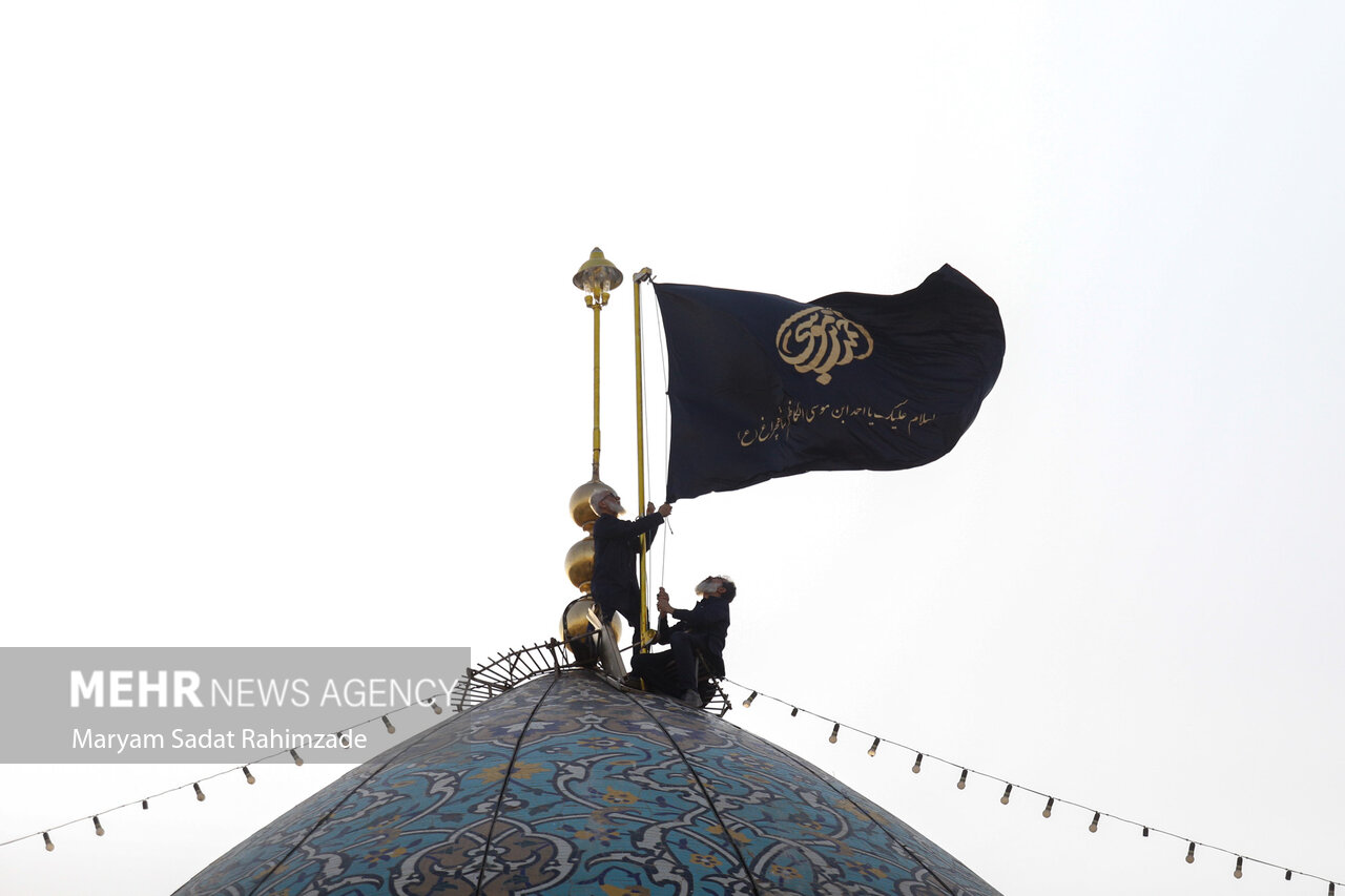 آئین تعویض پرچم حرم مطهر حضرت شاهچراغ(ع)