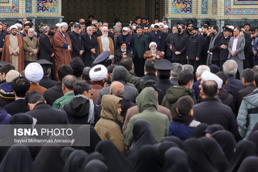 تشییع پیکر آیت‌الله امامی کاشانی در حرم مطهر رضوی