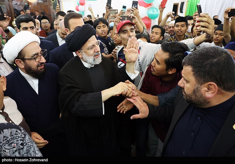 حضور رئیس جمهور در مرکز اسلامی جاکارتا