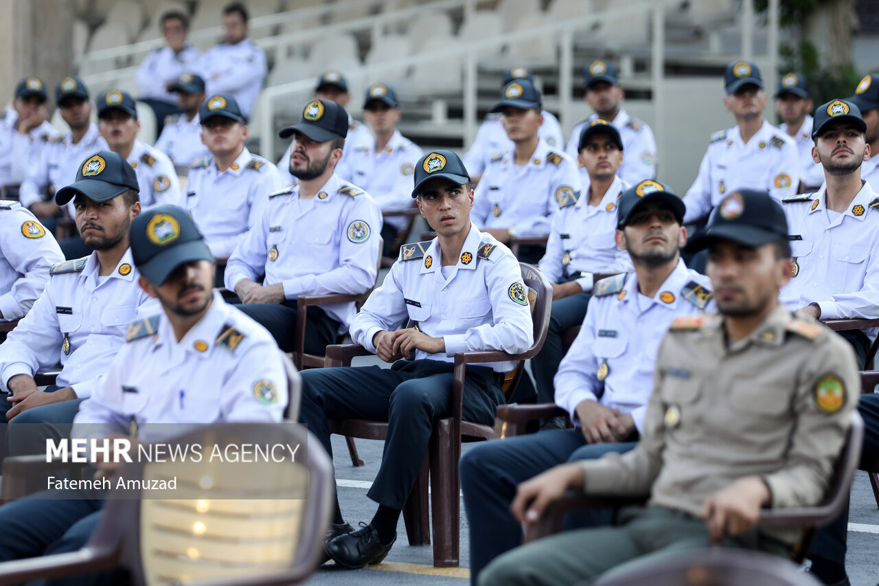 سالروز اهدای پرچم و نشان توسط فرماندهی معظم کل قوا به ارتش