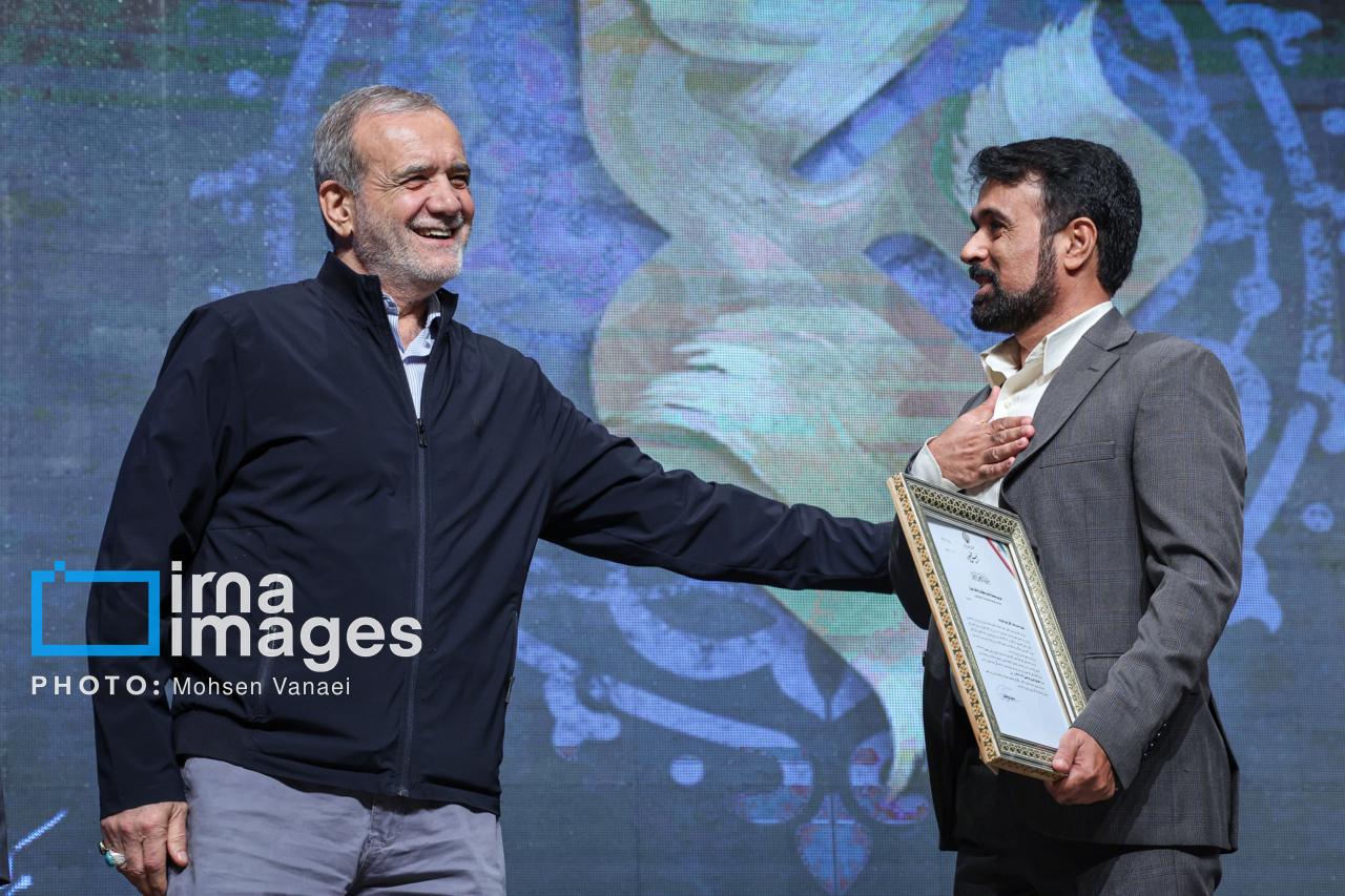 تجلیل از معلمان نمونه کشوری با حضور رئیس جمهور