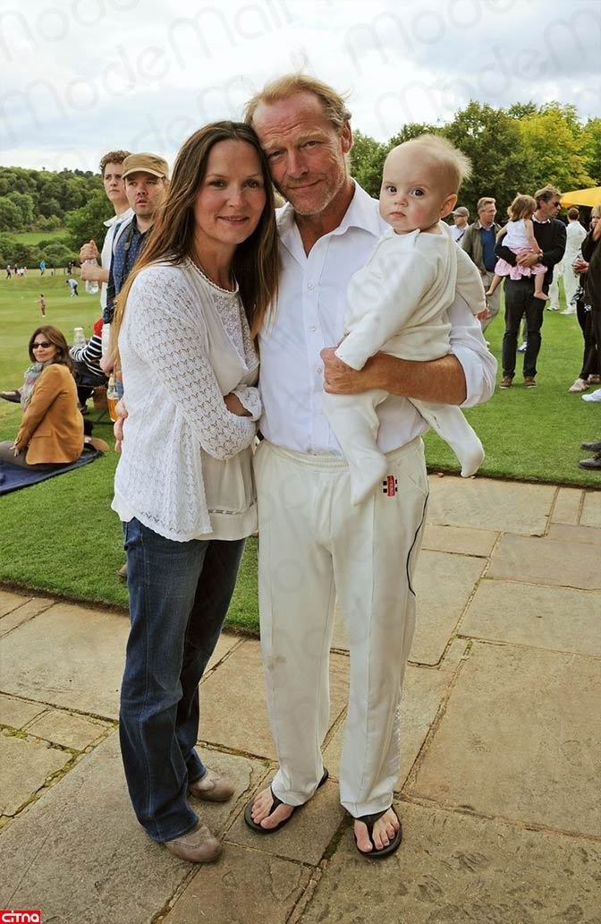 پوشیدن دمپایی لا انگشتی بازیگر بازی تاج و تخت