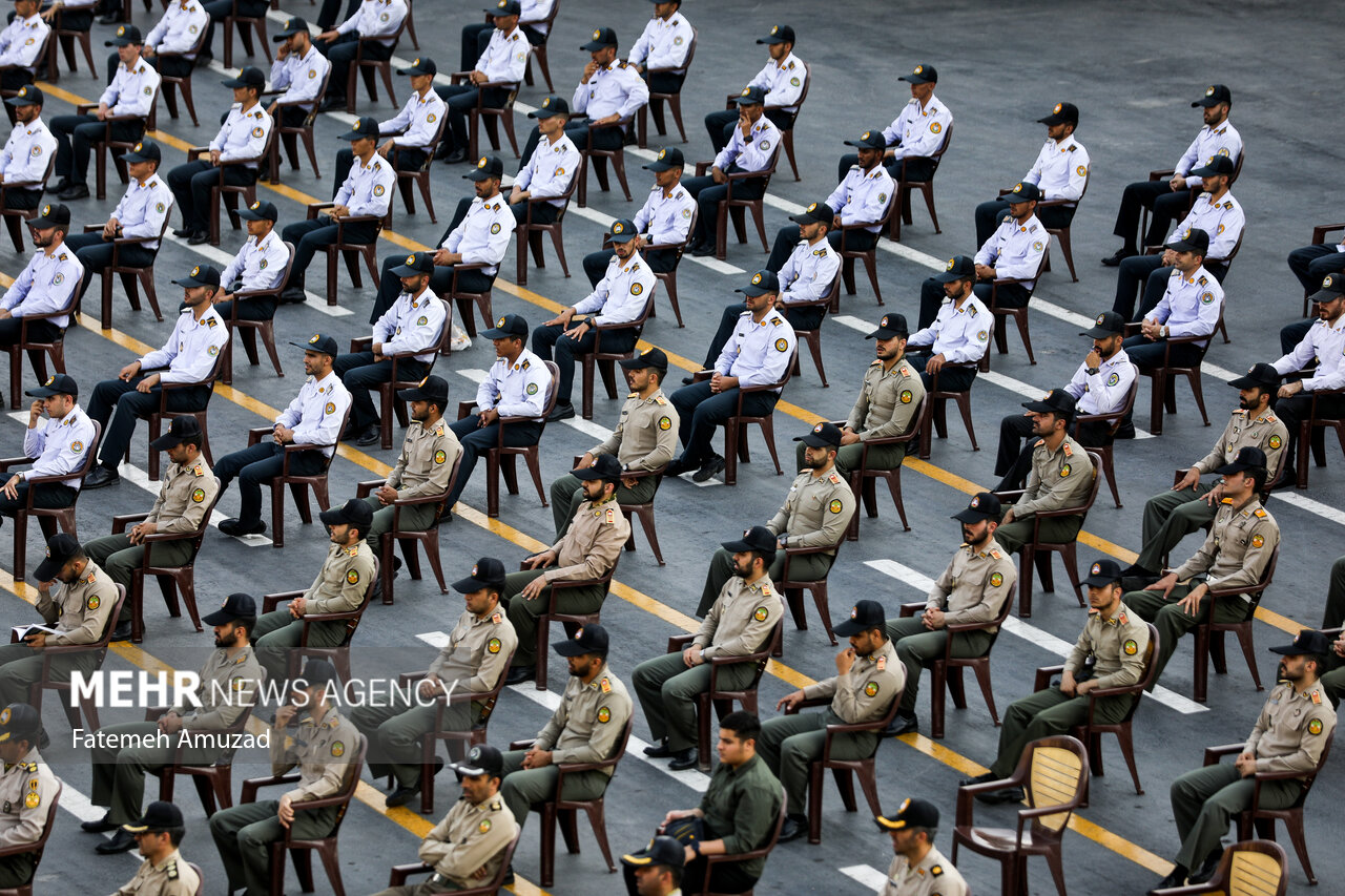 سالروز اهدای پرچم و نشان توسط فرماندهی معظم کل قوا به ارتش